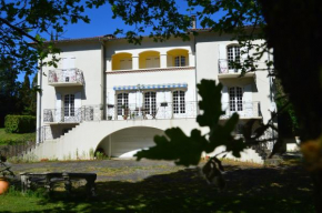 Hotels in Arnaud-Guilhem